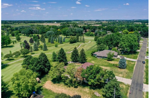 1432 Country Club Lane, Watertown, WI 53098