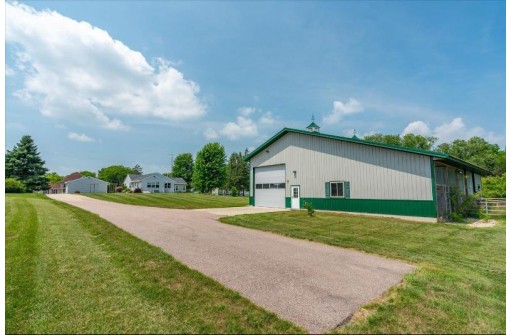 7752 Clinton Road, DeForest, WI 53532