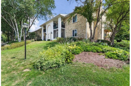 33 Golf Course Road D, Madison, WI 53704-1456