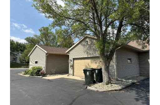 105 White Tail Drive 605, Sun Prairie, WI 53590