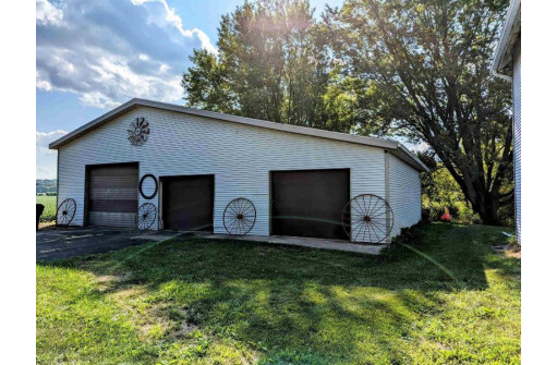 S3685 Highway 136, Reedsburg, WI 53959