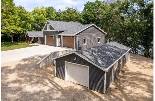 S9152 Dam Heights Road, Prairie Du Sac, WI 53578