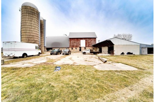 6796 Breunig Road, Mazomanie, WI 53560