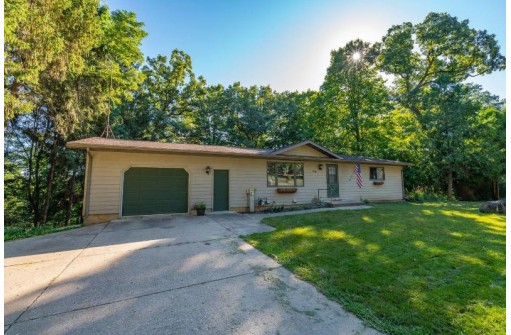 306 Sugar River Parkway, Albany, WI 53502