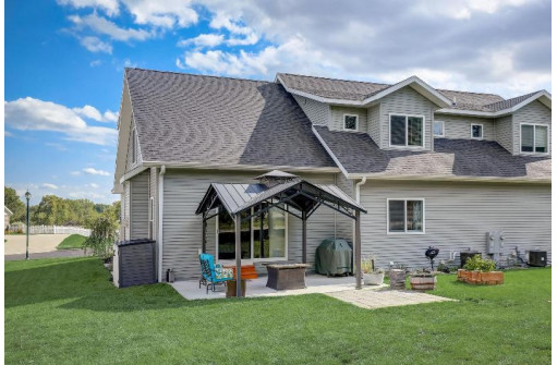 604 Wheatland Drive, Cambridge, WI 53523