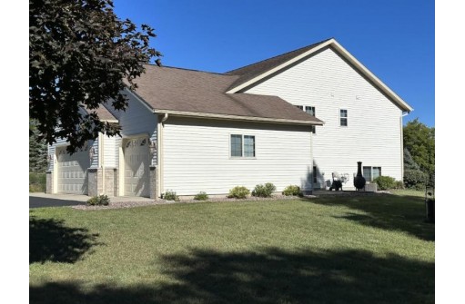 N6869 Tara Lane, Pardeeville, WI 53954