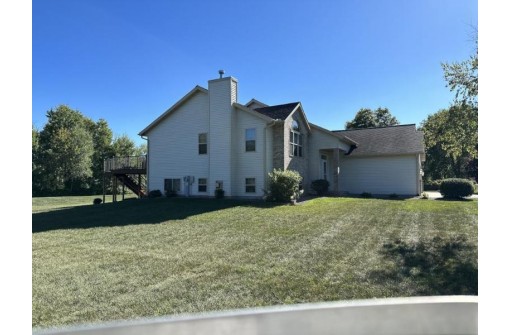 N6869 Tara Lane, Pardeeville, WI 53954