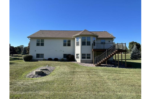 N6869 Tara Lane, Pardeeville, WI 53954