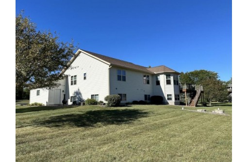 N6869 Tara Lane, Pardeeville, WI 53954