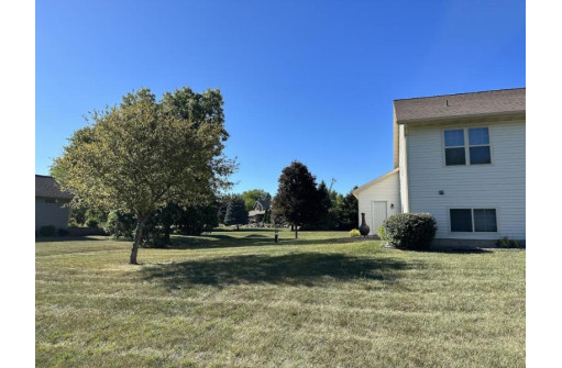 N6869 Tara Lane, Pardeeville, WI 53954