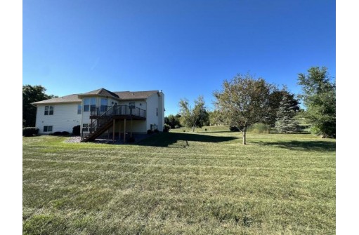 N6869 Tara Lane, Pardeeville, WI 53954