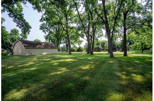 2805 N Barker Road, Brookfield, WI 53045-3301