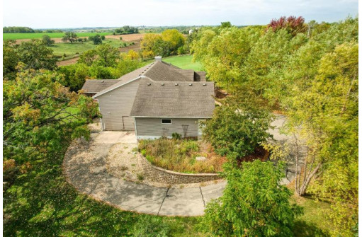 10155 Fertile Ridge Road, Mount Horeb, WI 53572