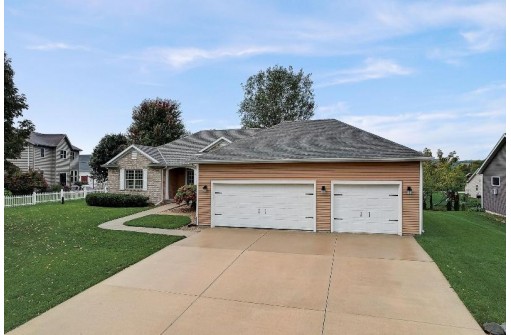 N6809 Canter Court, Lake Mills, WI 53551