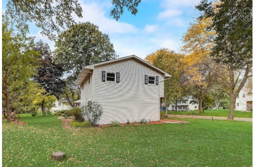 7301 Farmington Way, Madison, WI 53717