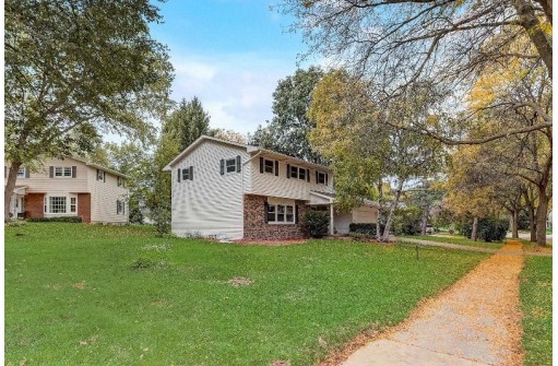 7301 Farmington Way, Madison, WI 53717