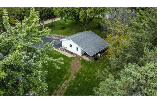 1300 Lake Kegonsa Road, Stoughton, WI 53589