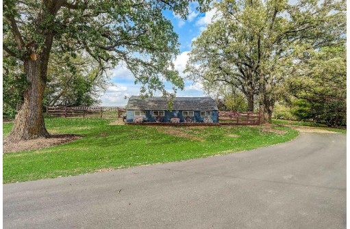 W377 County Road C, Brooklyn, WI 53521