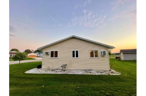 437 Washington Street, Monticello, WI 53570