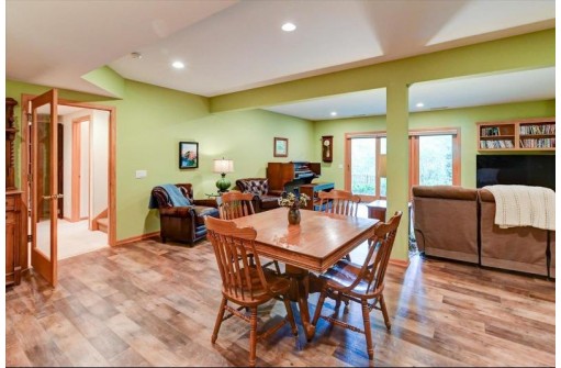 1922 Winchester Way, Waunakee, WI 53597