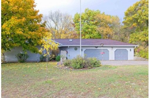 N6781 Donlin Drive, Pardeeville, WI 53954