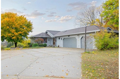 N6781 Donlin Drive, Pardeeville, WI 53954