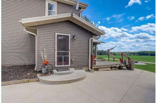 898 Log Town Road, Mineral Point, WI 53565