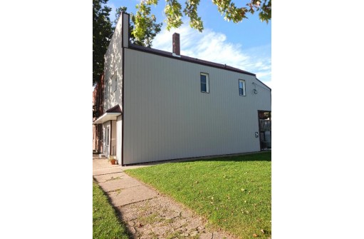 209 E Front Street, Cassville, WI 53806