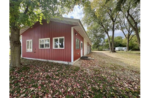 112 N Madison Street, Waunakee, WI 53597-1044