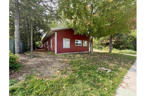 112 N Madison Street, Waunakee, WI 53597-1044