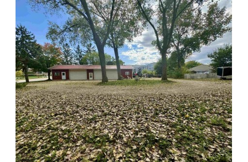 112 N Madison Street, Waunakee, WI 53597-1044