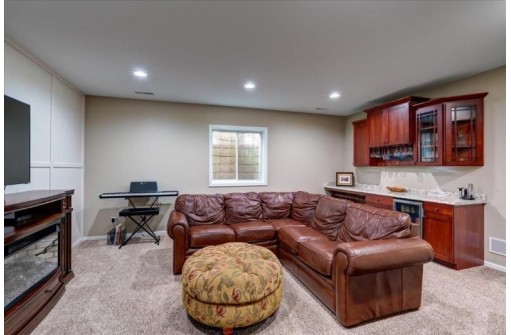 2075 Stonehaven Drive, Sun Prairie, WI 53590