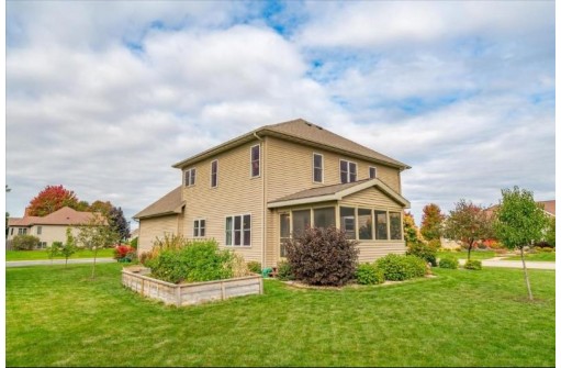 2075 Stonehaven Drive, Sun Prairie, WI 53590