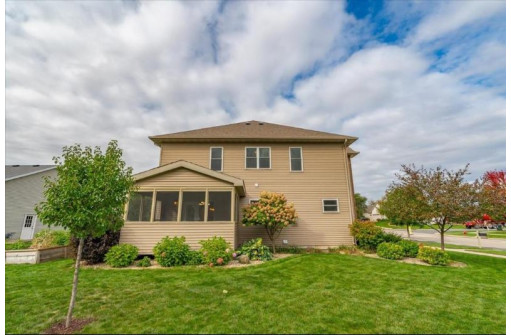 2075 Stonehaven Drive, Sun Prairie, WI 53590