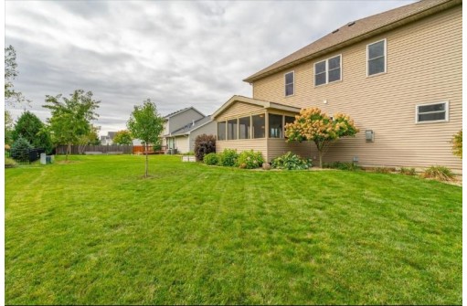 2075 Stonehaven Drive, Sun Prairie, WI 53590