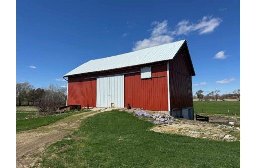 974 County Road B, Cambridge, WI 53523