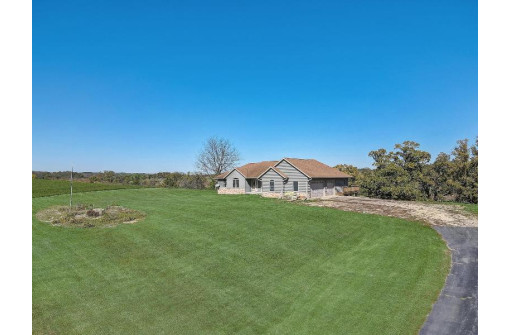 8720 W Moscow Road, Blanchardville, WI 53516