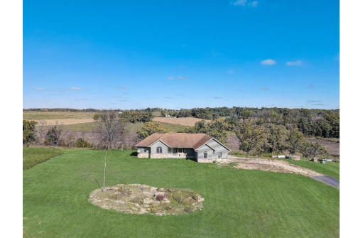 8720 W Moscow Road, Blanchardville, WI 53516