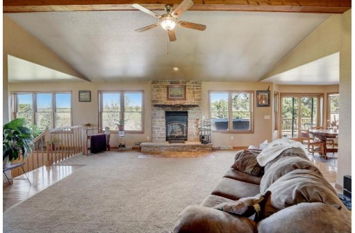 8720 W Moscow Road, Blanchardville, WI 53516