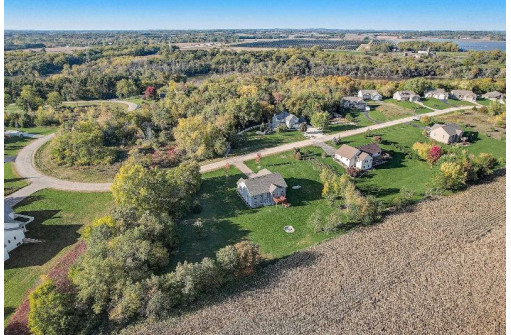 8684 N Stone Farm Road, Edgerton, WI 53534