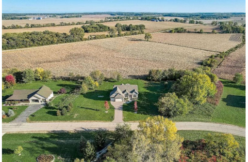 8684 N Stone Farm Road, Edgerton, WI 53534