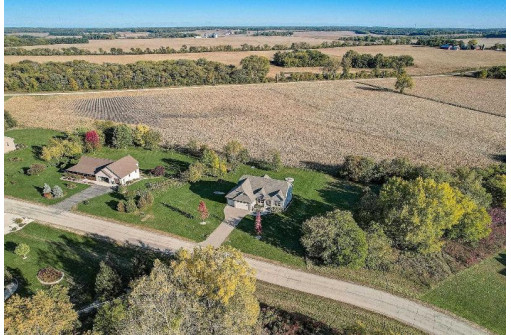 8684 N Stone Farm Road, Edgerton, WI 53534