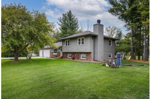 3800 Sunny Wood Drive, DeForest, WI 53532