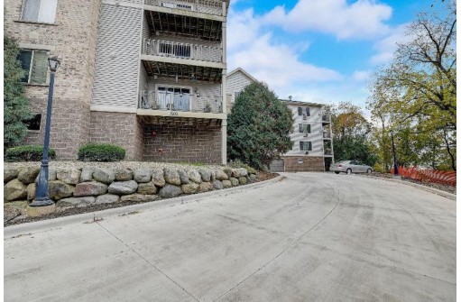 7203 Mid Town Road 307, Madison, WI 53719