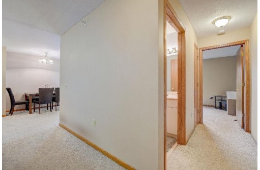 7203 Mid Town Road 307, Madison, WI 53719