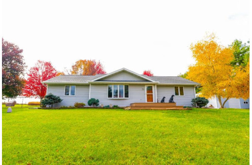 W8127 Dumke Road, Portage, WI 53901