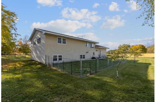 515 E Old Highway 16, Rio, WI 53960