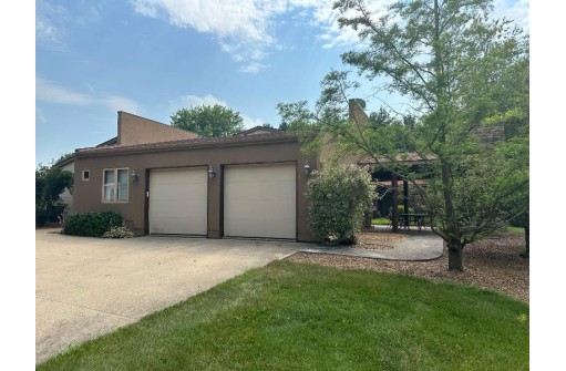 W5614 Sunset Hills Lane, Monroe, WI 53566-3742