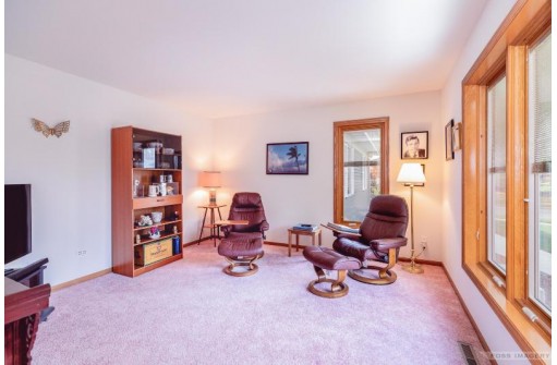 913 Sauk Ridge Trail, Madison, WI 53717