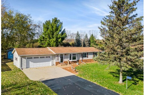 N5695 Lakeview Drive, Green Lake, WI 54941